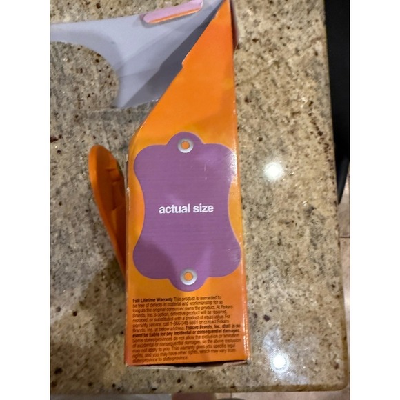 Fiskars 197580-1002 Tag Maker Punch with Built-in Eyelet Setter + 20 Eyelets - Picture 4 of 4